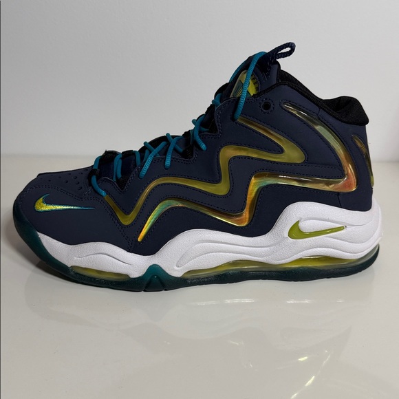 NIKE Air Pippen - US Mens 10 - Picture 5 of 11